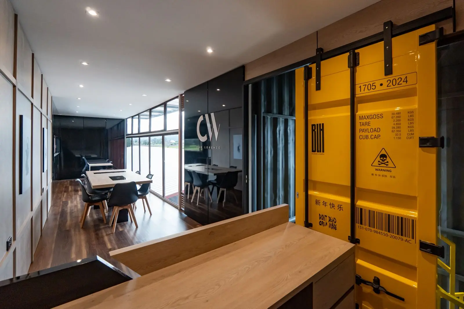 Interior de oficina modular grado industrial